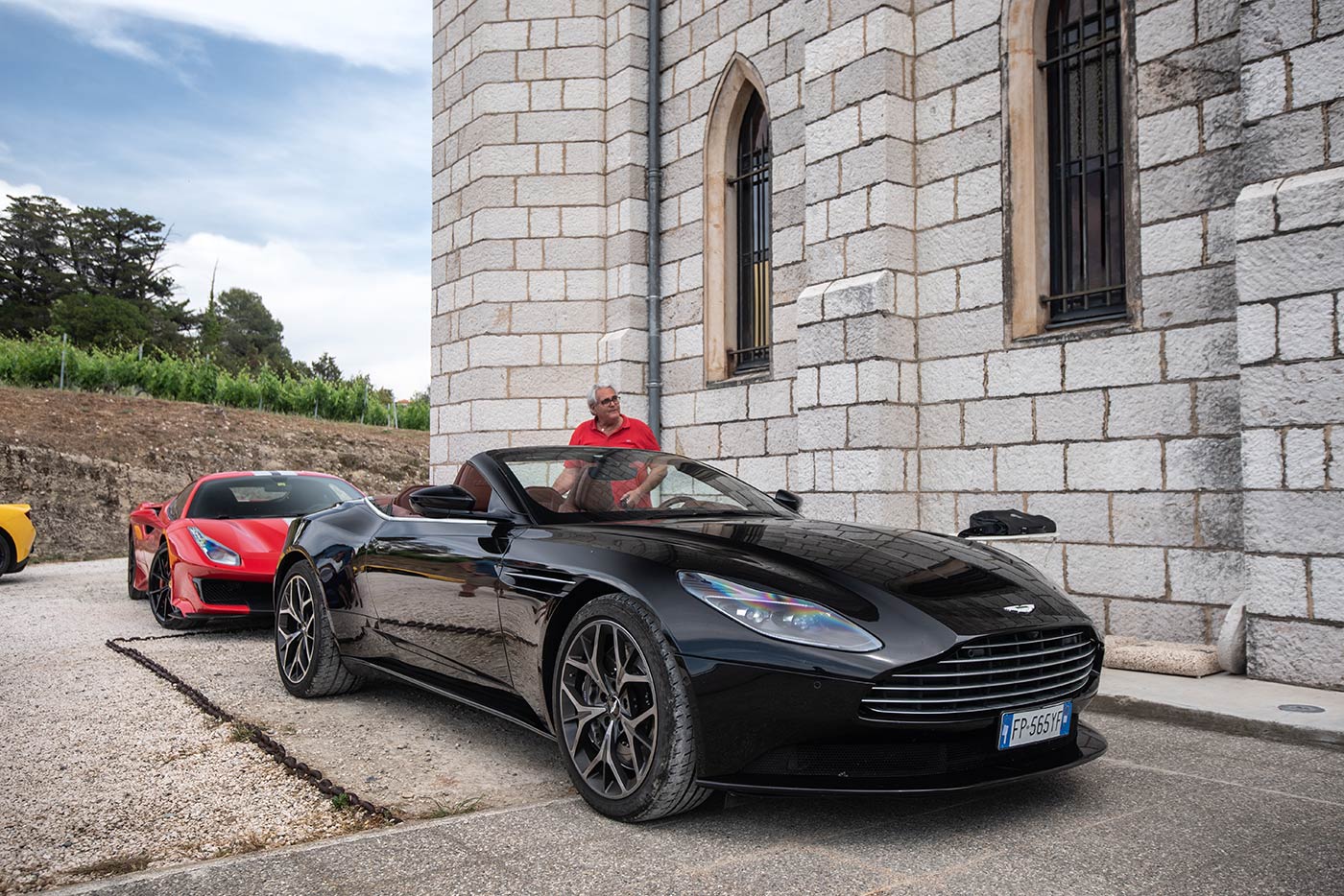 Aston Martin DB11 V8 Volante black