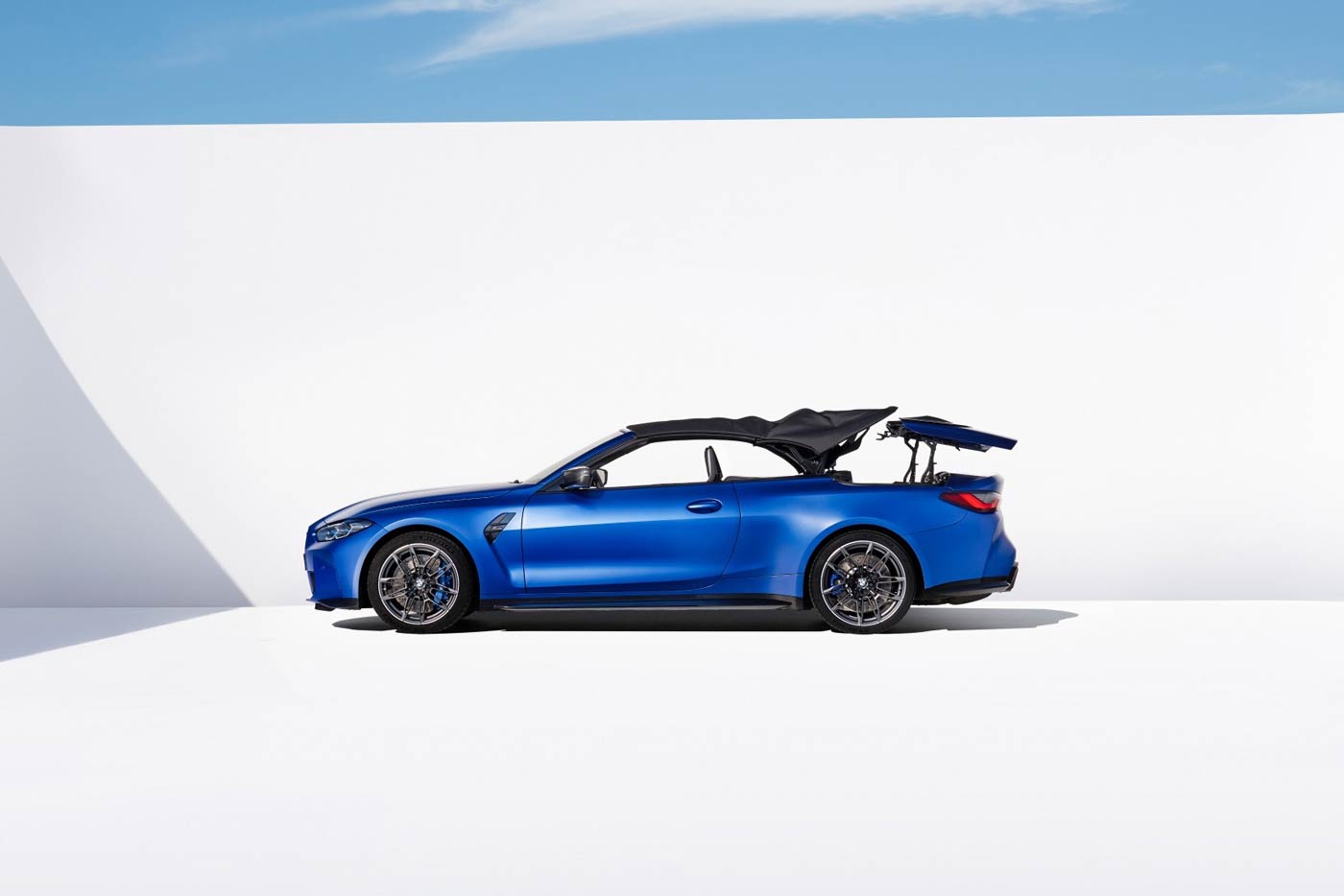 BMW M4 Competition Convertible roof