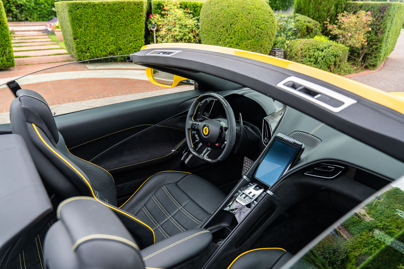 Ferrari Roma Spider interior
