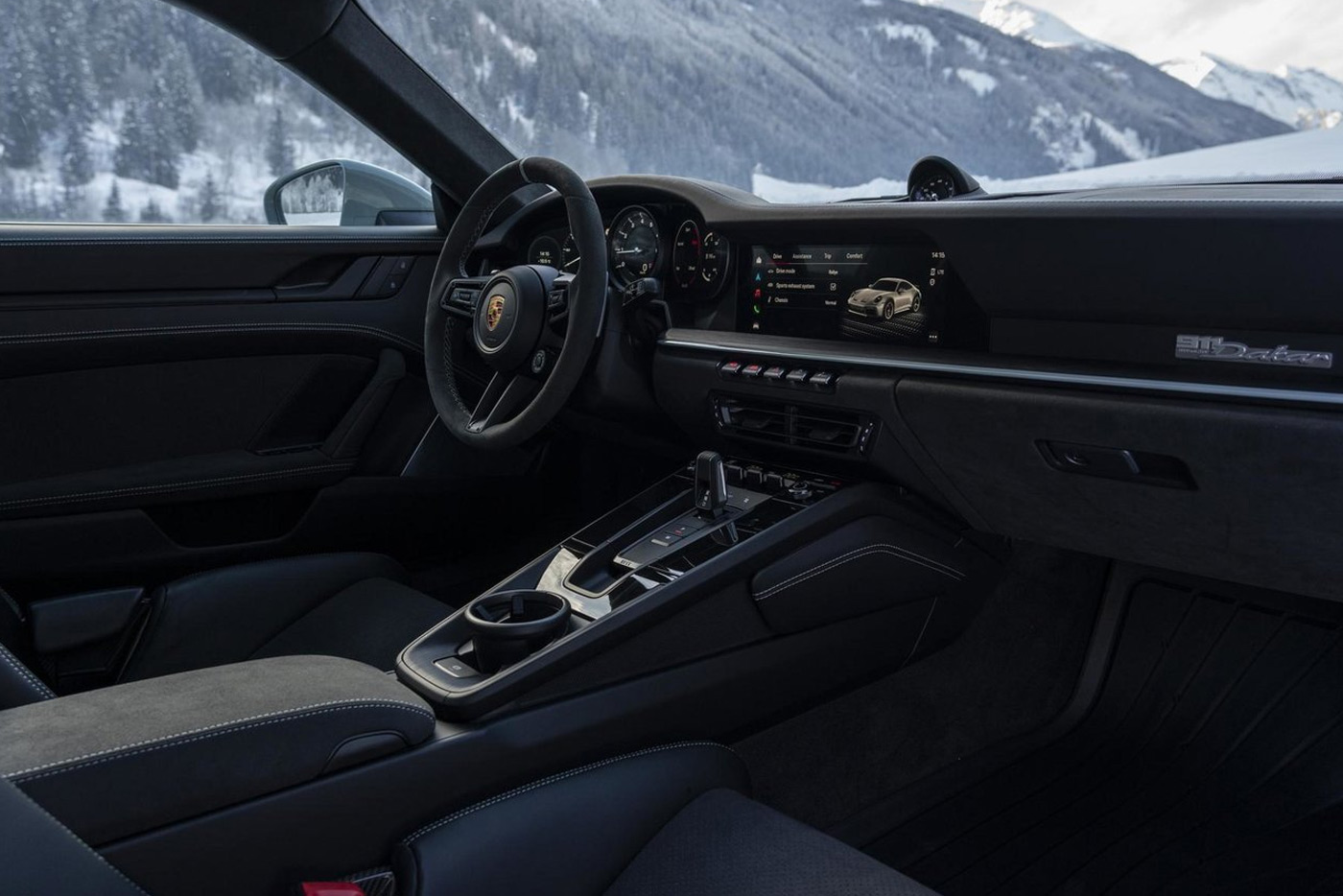 Porsche 911 Dakar interior
