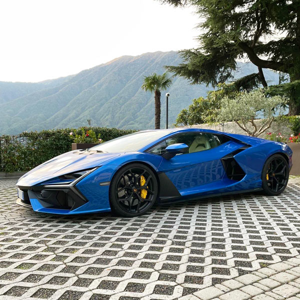 Lamborghini Revuelto